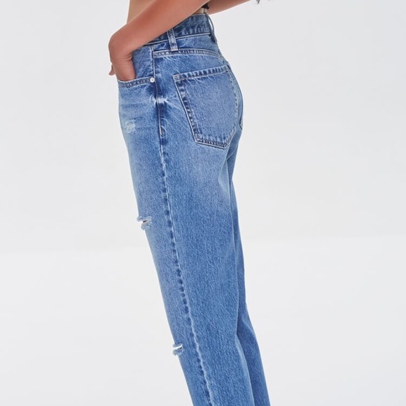 Distressed Mom jeans - Picture 3 of 5